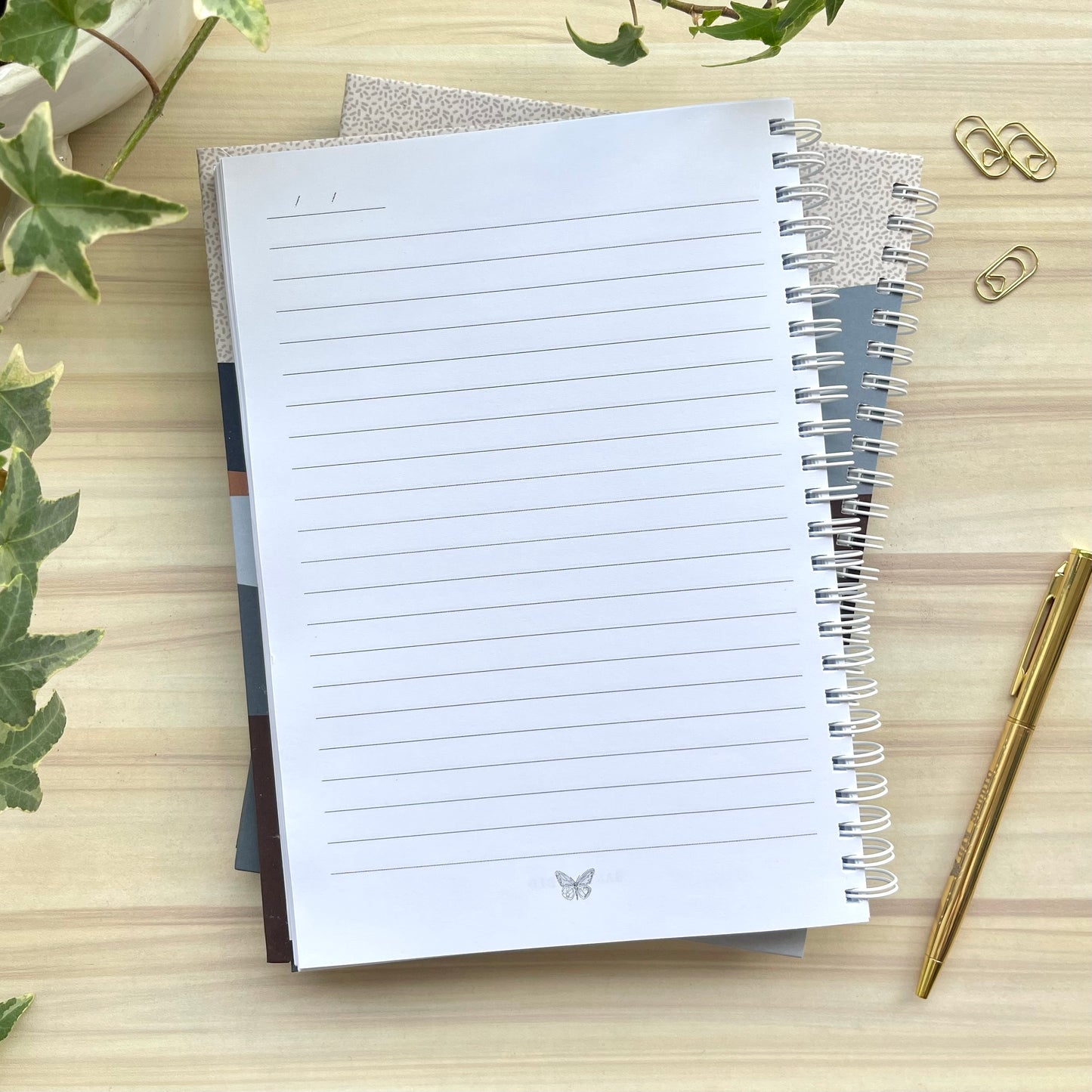 מחברת מעוצבת מסע