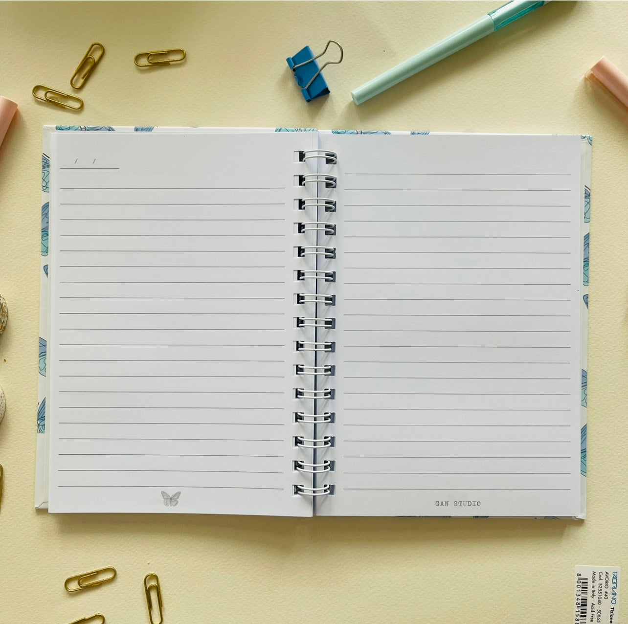 מחברת מעוצבת פרפר