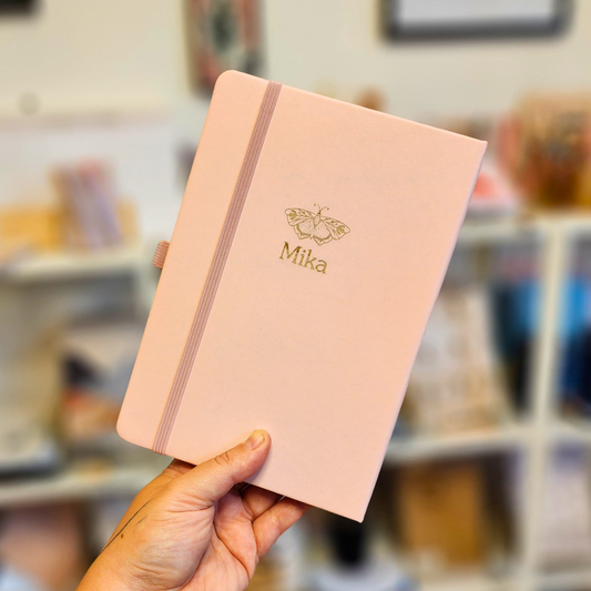 מחברת בעיצוב אישי ורודה דמוי עור