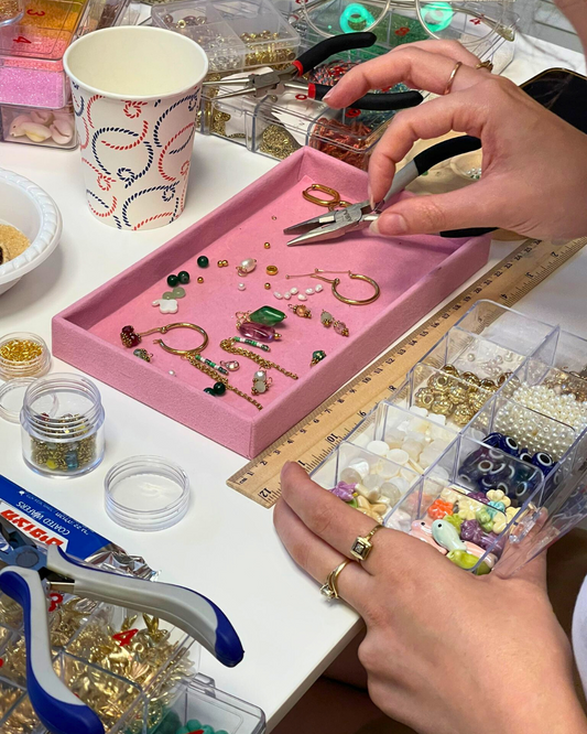 הכנת תכשיט יוקרתי בסגנון צ'ארמים